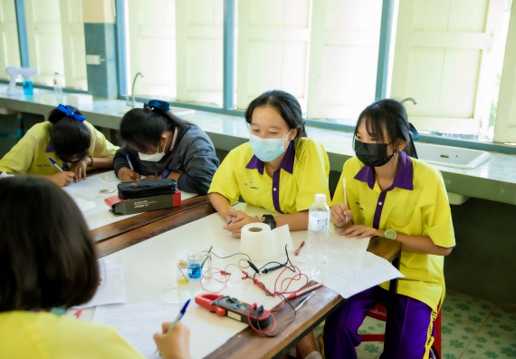 ภาพกิจกรรม  คณะวิทยาศาสตร์และเทคโนโลยี จัดค่ายวิทยาศาสตร์สัญจรโรงเรียนทุ่งโพธิ์ทะเลพิทยา