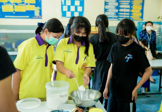 ภาพกิจกรรม  คณะวิทยาศาสตร์และเทคโนโลยี จัดค่ายวิทยาศาสตร์สัญจรโรงเรียนทุ่งโพธิ์ทะเลพิทยา