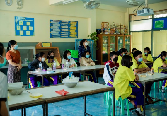 ภาพกิจกรรม  คณะวิทยาศาสตร์และเทคโนโลยี จัดค่ายวิทยาศาสตร์สัญจรโรงเรียนทุ่งโพธิ์ทะเลพิทยา