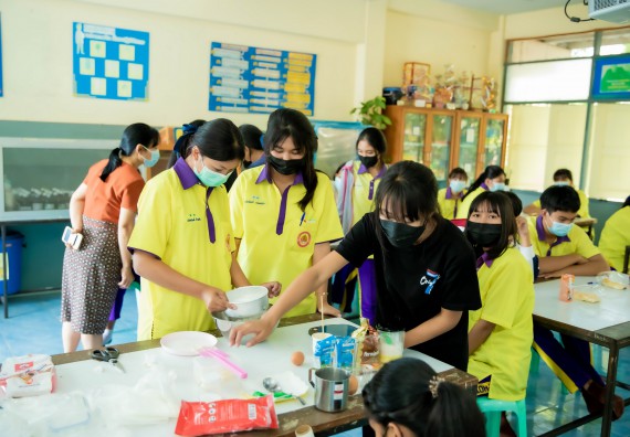 ภาพกิจกรรม  คณะวิทยาศาสตร์และเทคโนโลยี จัดค่ายวิทยาศาสตร์สัญจรโรงเรียนทุ่งโพธิ์ทะเลพิทยา