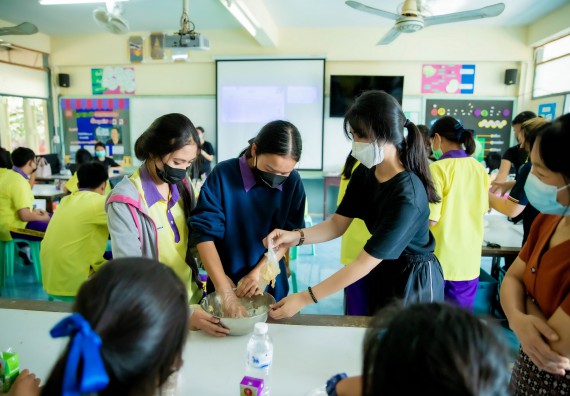 ภาพกิจกรรม  คณะวิทยาศาสตร์และเทคโนโลยี จัดค่ายวิทยาศาสตร์สัญจรโรงเรียนทุ่งโพธิ์ทะเลพิทยา