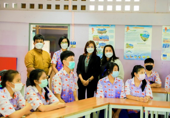 ภาพกิจกรรม   คณะวิทยาศาสตร์และเทคโนโลยี จัดค่ายวิทยาศาสตร์สัญจรโรงเรียนเฉลิมพระเกียรติสมเด็จพระศรีนครินทร์ กำแพงเพชร ฯ