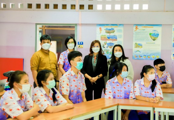 ภาพกิจกรรม   คณะวิทยาศาสตร์และเทคโนโลยี จัดค่ายวิทยาศาสตร์สัญจรโรงเรียนเฉลิมพระเกียรติสมเด็จพระศรีนครินทร์ กำแพงเพชร ฯ