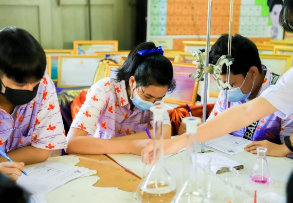 ภาพกิจกรรม   คณะวิทยาศาสตร์และเทคโนโลยี จัดค่ายวิทยาศาสตร์สัญจรโรงเรียนเฉลิมพระเกียรติสมเด็จพระศรีนครินทร์ กำแพงเพชร ฯ