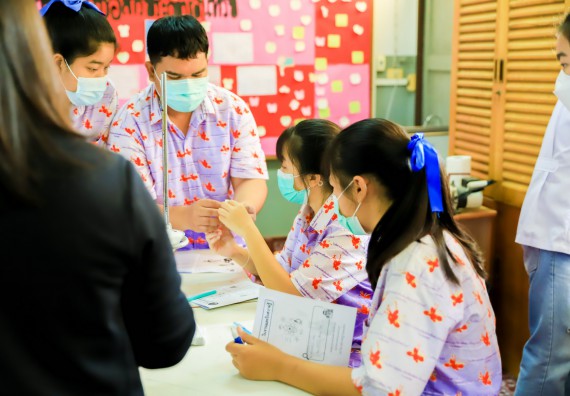 ภาพกิจกรรม   คณะวิทยาศาสตร์และเทคโนโลยี จัดค่ายวิทยาศาสตร์สัญจรโรงเรียนเฉลิมพระเกียรติสมเด็จพระศรีนครินทร์ กำแพงเพชร ฯ