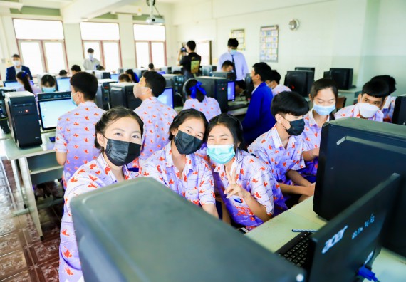 ภาพกิจกรรม   คณะวิทยาศาสตร์และเทคโนโลยี จัดค่ายวิทยาศาสตร์สัญจรโรงเรียนเฉลิมพระเกียรติสมเด็จพระศรีนครินทร์ กำแพงเพชร ฯ