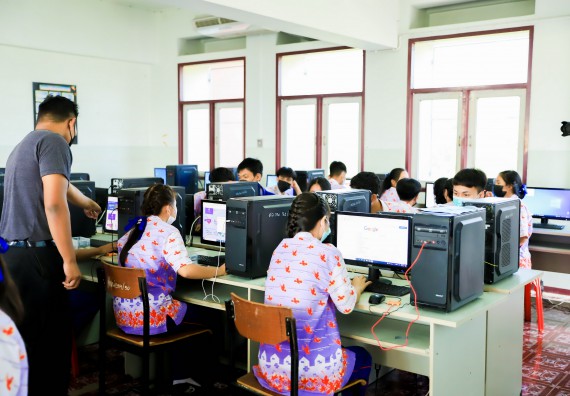 ภาพกิจกรรม   คณะวิทยาศาสตร์และเทคโนโลยี จัดค่ายวิทยาศาสตร์สัญจรโรงเรียนเฉลิมพระเกียรติสมเด็จพระศรีนครินทร์ กำแพงเพชร ฯ