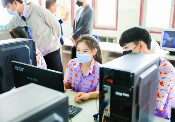 ภาพกิจกรรม   คณะวิทยาศาสตร์และเทคโนโลยี จัดค่ายวิทยาศาสตร์สัญจรโรงเรียนเฉลิมพระเกียรติสมเด็จพระศรีนครินทร์ กำแพงเพชร ฯ