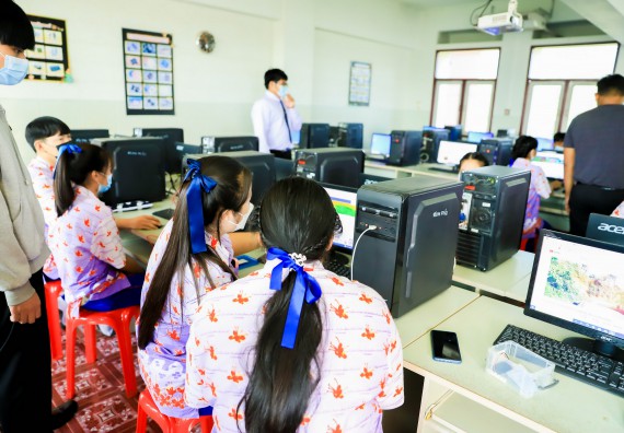 ภาพกิจกรรม   คณะวิทยาศาสตร์และเทคโนโลยี จัดค่ายวิทยาศาสตร์สัญจรโรงเรียนเฉลิมพระเกียรติสมเด็จพระศรีนครินทร์ กำแพงเพชร ฯ