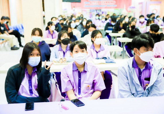 ภาพกิจกรรม   คณะวิทยาศาสตร์และเทคโนโลยี จัดค่ายวิทยาศาสตร์สัญจรโรงเรียนคลองขลุงราษฎร์รังสรรค์