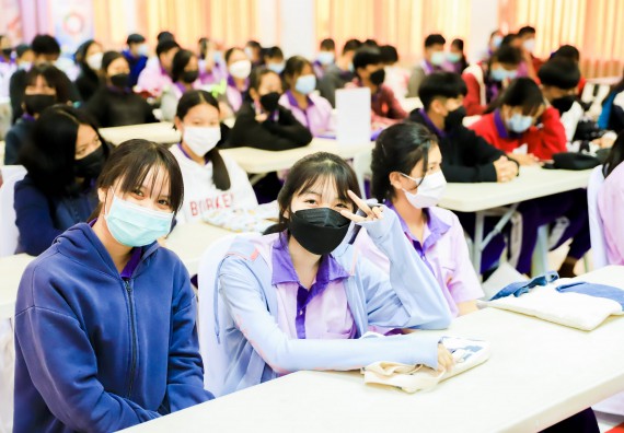 ภาพกิจกรรม   คณะวิทยาศาสตร์และเทคโนโลยี จัดค่ายวิทยาศาสตร์สัญจรโรงเรียนคลองขลุงราษฎร์รังสรรค์