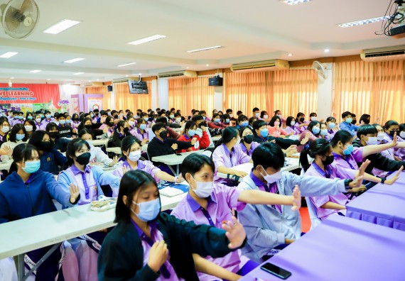 ภาพกิจกรรม   คณะวิทยาศาสตร์และเทคโนโลยี จัดค่ายวิทยาศาสตร์สัญจรโรงเรียนคลองขลุงราษฎร์รังสรรค์