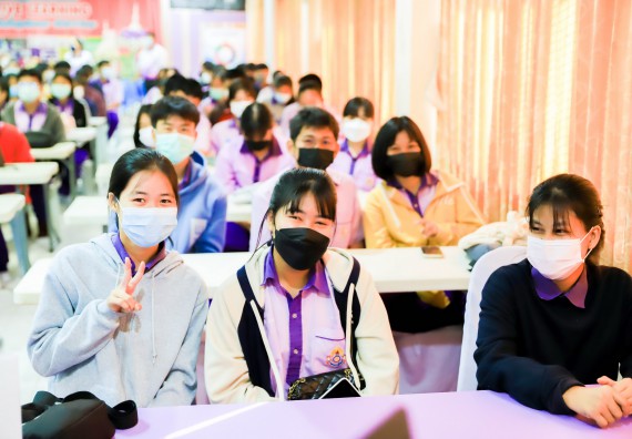 ภาพกิจกรรม   คณะวิทยาศาสตร์และเทคโนโลยี จัดค่ายวิทยาศาสตร์สัญจรโรงเรียนคลองขลุงราษฎร์รังสรรค์