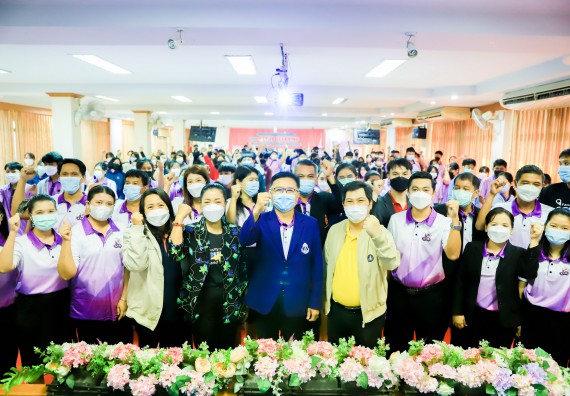 ภาพกิจกรรม   คณะวิทยาศาสตร์และเทคโนโลยี จัดค่ายวิทยาศาสตร์สัญจรโรงเรียนคลองขลุงราษฎร์รังสรรค์