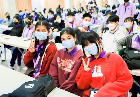 ภาพกิจกรรม   คณะวิทยาศาสตร์และเทคโนโลยี จัดค่ายวิทยาศาสตร์สัญจรโรงเรียนคลองขลุงราษฎร์รังสรรค์