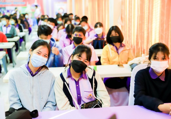 ภาพกิจกรรม   คณะวิทยาศาสตร์และเทคโนโลยี จัดค่ายวิทยาศาสตร์สัญจรโรงเรียนคลองขลุงราษฎร์รังสรรค์