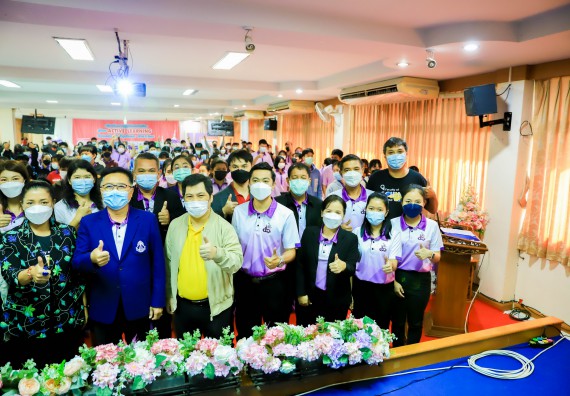 ภาพกิจกรรม   คณะวิทยาศาสตร์และเทคโนโลยี จัดค่ายวิทยาศาสตร์สัญจรโรงเรียนคลองขลุงราษฎร์รังสรรค์