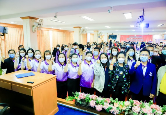 ภาพกิจกรรม   คณะวิทยาศาสตร์และเทคโนโลยี จัดค่ายวิทยาศาสตร์สัญจรโรงเรียนคลองขลุงราษฎร์รังสรรค์