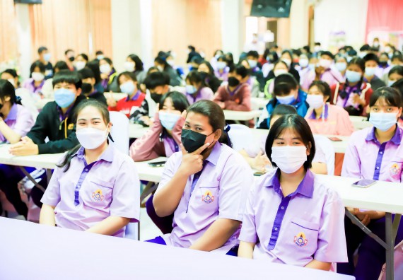 ภาพกิจกรรม   คณะวิทยาศาสตร์และเทคโนโลยี จัดค่ายวิทยาศาสตร์สัญจรโรงเรียนคลองขลุงราษฎร์รังสรรค์