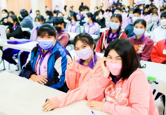 ภาพกิจกรรม   คณะวิทยาศาสตร์และเทคโนโลยี จัดค่ายวิทยาศาสตร์สัญจรโรงเรียนคลองขลุงราษฎร์รังสรรค์