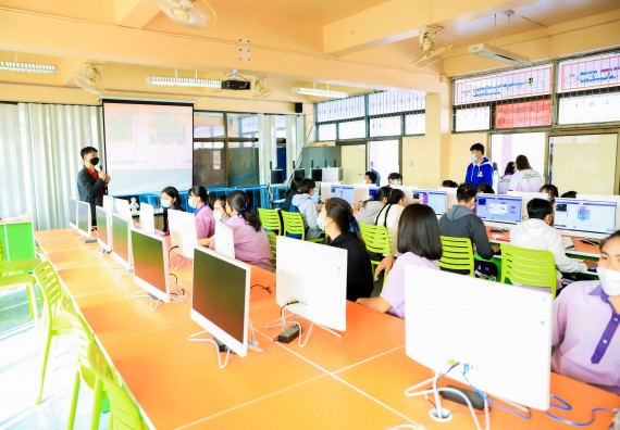 ภาพกิจกรรม   คณะวิทยาศาสตร์และเทคโนโลยี จัดค่ายวิทยาศาสตร์สัญจรโรงเรียนคลองขลุงราษฎร์รังสรรค์