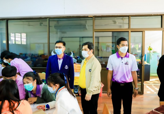 ภาพกิจกรรม   คณะวิทยาศาสตร์และเทคโนโลยี จัดค่ายวิทยาศาสตร์สัญจรโรงเรียนคลองขลุงราษฎร์รังสรรค์