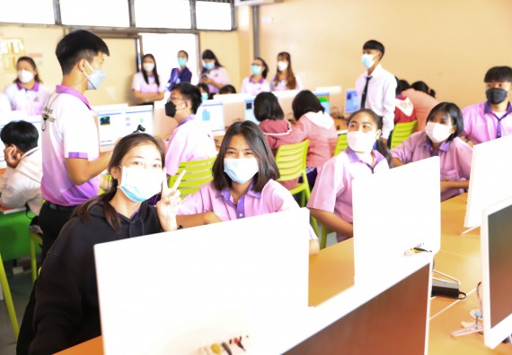 ภาพกิจกรรม   คณะวิทยาศาสตร์และเทคโนโลยี จัดค่ายวิทยาศาสตร์สัญจรโรงเรียนคลองขลุงราษฎร์รังสรรค์