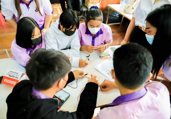 ภาพกิจกรรม   คณะวิทยาศาสตร์และเทคโนโลยี จัดค่ายวิทยาศาสตร์สัญจรโรงเรียนคลองขลุงราษฎร์รังสรรค์
