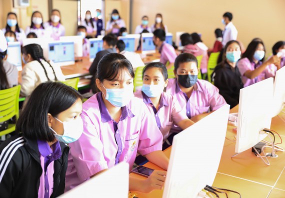 ภาพกิจกรรม   คณะวิทยาศาสตร์และเทคโนโลยี จัดค่ายวิทยาศาสตร์สัญจรโรงเรียนคลองขลุงราษฎร์รังสรรค์