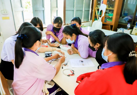 ภาพกิจกรรม   คณะวิทยาศาสตร์และเทคโนโลยี จัดค่ายวิทยาศาสตร์สัญจรโรงเรียนคลองขลุงราษฎร์รังสรรค์