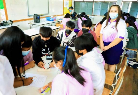 ภาพกิจกรรม   คณะวิทยาศาสตร์และเทคโนโลยี จัดค่ายวิทยาศาสตร์สัญจรโรงเรียนคลองขลุงราษฎร์รังสรรค์