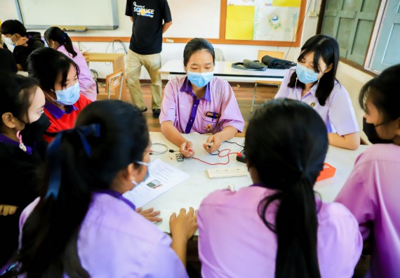 ภาพกิจกรรม   คณะวิทยาศาสตร์และเทคโนโลยี จัดค่ายวิทยาศาสตร์สัญจรโรงเรียนคลองขลุงราษฎร์รังสรรค์