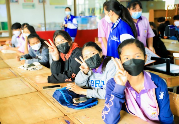 ภาพกิจกรรม   คณะวิทยาศาสตร์และเทคโนโลยี จัดค่ายวิทยาศาสตร์สัญจรโรงเรียนคลองขลุงราษฎร์รังสรรค์