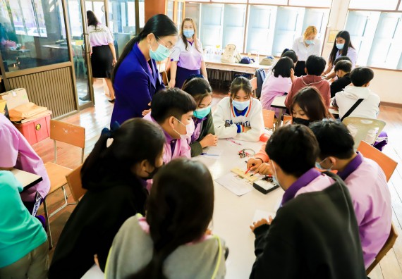 ภาพกิจกรรม   คณะวิทยาศาสตร์และเทคโนโลยี จัดค่ายวิทยาศาสตร์สัญจรโรงเรียนคลองขลุงราษฎร์รังสรรค์