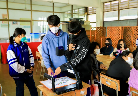 ภาพกิจกรรม   คณะวิทยาศาสตร์และเทคโนโลยี จัดค่ายวิทยาศาสตร์สัญจรโรงเรียนคลองขลุงราษฎร์รังสรรค์