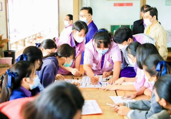 ภาพกิจกรรม   คณะวิทยาศาสตร์และเทคโนโลยี จัดค่ายวิทยาศาสตร์สัญจรโรงเรียนคลองขลุงราษฎร์รังสรรค์