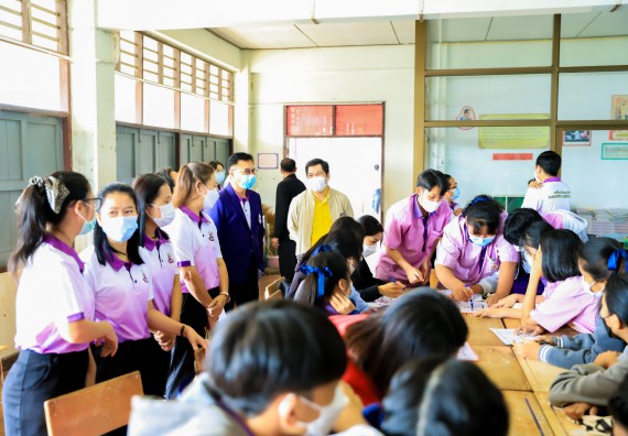 ภาพกิจกรรม   คณะวิทยาศาสตร์และเทคโนโลยี จัดค่ายวิทยาศาสตร์สัญจรโรงเรียนคลองขลุงราษฎร์รังสรรค์