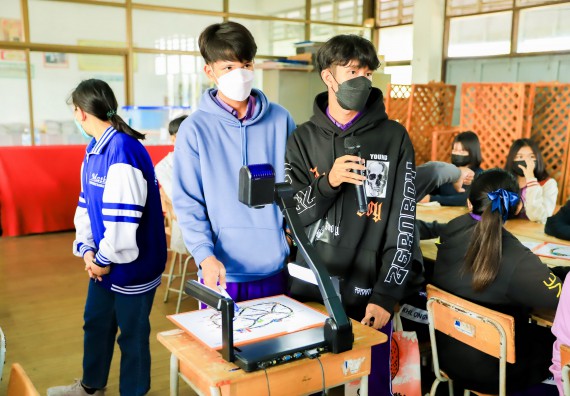 ภาพกิจกรรม   คณะวิทยาศาสตร์และเทคโนโลยี จัดค่ายวิทยาศาสตร์สัญจรโรงเรียนคลองขลุงราษฎร์รังสรรค์