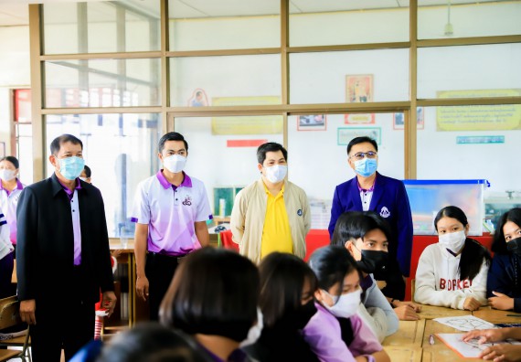 ภาพกิจกรรม   คณะวิทยาศาสตร์และเทคโนโลยี จัดค่ายวิทยาศาสตร์สัญจรโรงเรียนคลองขลุงราษฎร์รังสรรค์