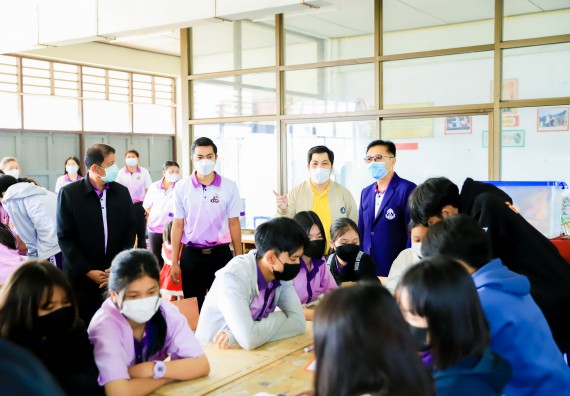 ภาพกิจกรรม   คณะวิทยาศาสตร์และเทคโนโลยี จัดค่ายวิทยาศาสตร์สัญจรโรงเรียนคลองขลุงราษฎร์รังสรรค์