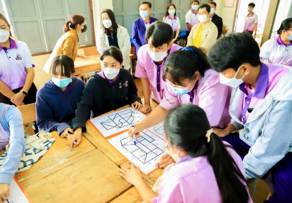 ภาพกิจกรรม   คณะวิทยาศาสตร์และเทคโนโลยี จัดค่ายวิทยาศาสตร์สัญจรโรงเรียนคลองขลุงราษฎร์รังสรรค์