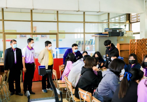 ภาพกิจกรรม   คณะวิทยาศาสตร์และเทคโนโลยี จัดค่ายวิทยาศาสตร์สัญจรโรงเรียนคลองขลุงราษฎร์รังสรรค์