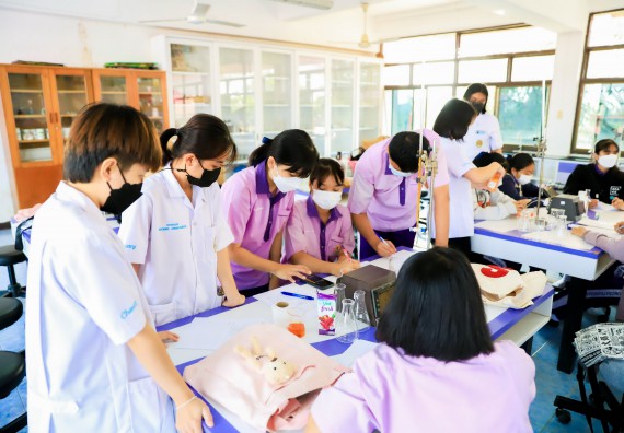 ภาพกิจกรรม   คณะวิทยาศาสตร์และเทคโนโลยี จัดค่ายวิทยาศาสตร์สัญจรโรงเรียนคลองขลุงราษฎร์รังสรรค์