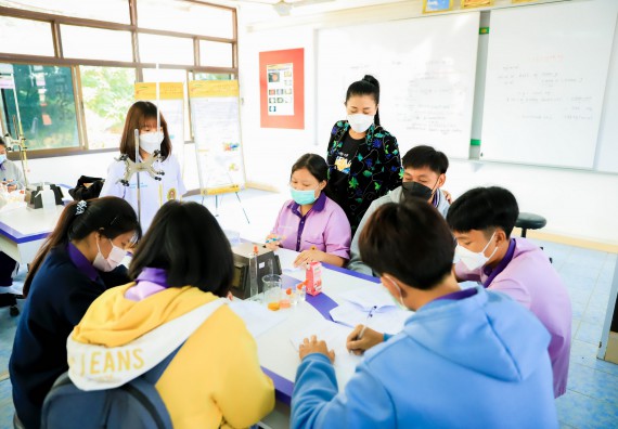 ภาพกิจกรรม   คณะวิทยาศาสตร์และเทคโนโลยี จัดค่ายวิทยาศาสตร์สัญจรโรงเรียนคลองขลุงราษฎร์รังสรรค์