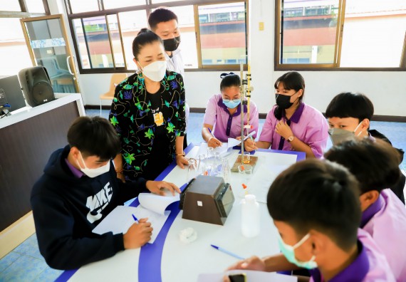 ภาพกิจกรรม   คณะวิทยาศาสตร์และเทคโนโลยี จัดค่ายวิทยาศาสตร์สัญจรโรงเรียนคลองขลุงราษฎร์รังสรรค์