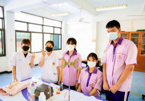 ภาพกิจกรรม   คณะวิทยาศาสตร์และเทคโนโลยี จัดค่ายวิทยาศาสตร์สัญจรโรงเรียนคลองขลุงราษฎร์รังสรรค์