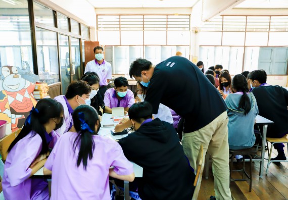 ภาพกิจกรรม   คณะวิทยาศาสตร์และเทคโนโลยี จัดค่ายวิทยาศาสตร์สัญจรโรงเรียนคลองขลุงราษฎร์รังสรรค์