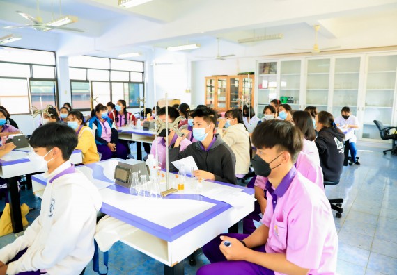 ภาพกิจกรรม   คณะวิทยาศาสตร์และเทคโนโลยี จัดค่ายวิทยาศาสตร์สัญจรโรงเรียนคลองขลุงราษฎร์รังสรรค์