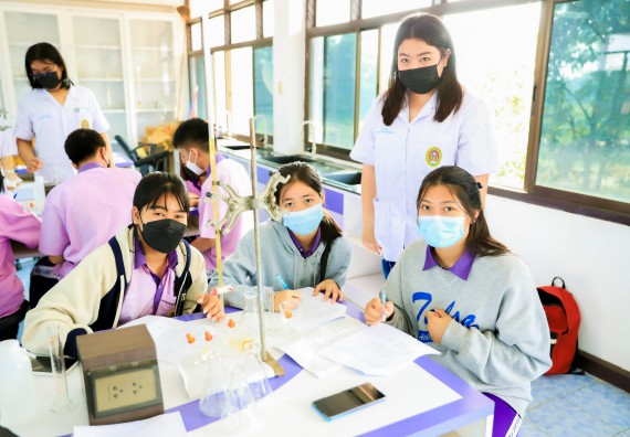 ภาพกิจกรรม   คณะวิทยาศาสตร์และเทคโนโลยี จัดค่ายวิทยาศาสตร์สัญจรโรงเรียนคลองขลุงราษฎร์รังสรรค์