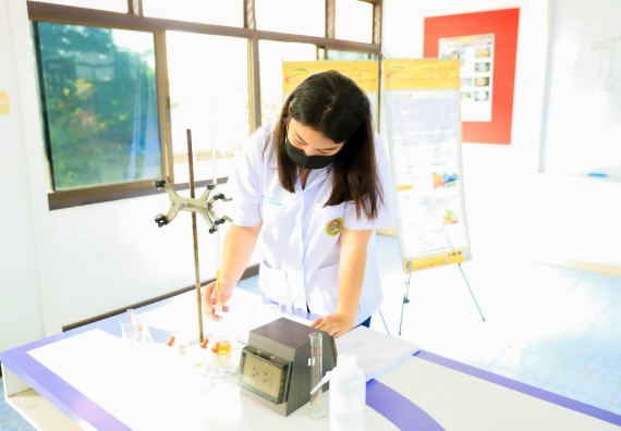 ภาพกิจกรรม   คณะวิทยาศาสตร์และเทคโนโลยี จัดค่ายวิทยาศาสตร์สัญจรโรงเรียนคลองขลุงราษฎร์รังสรรค์